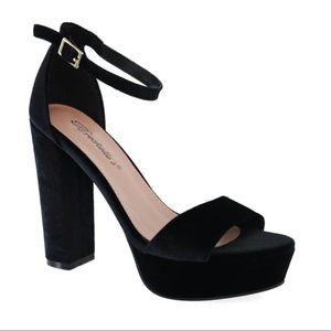 Breckelles BELLA-34 Black Velvet Platform Chunky